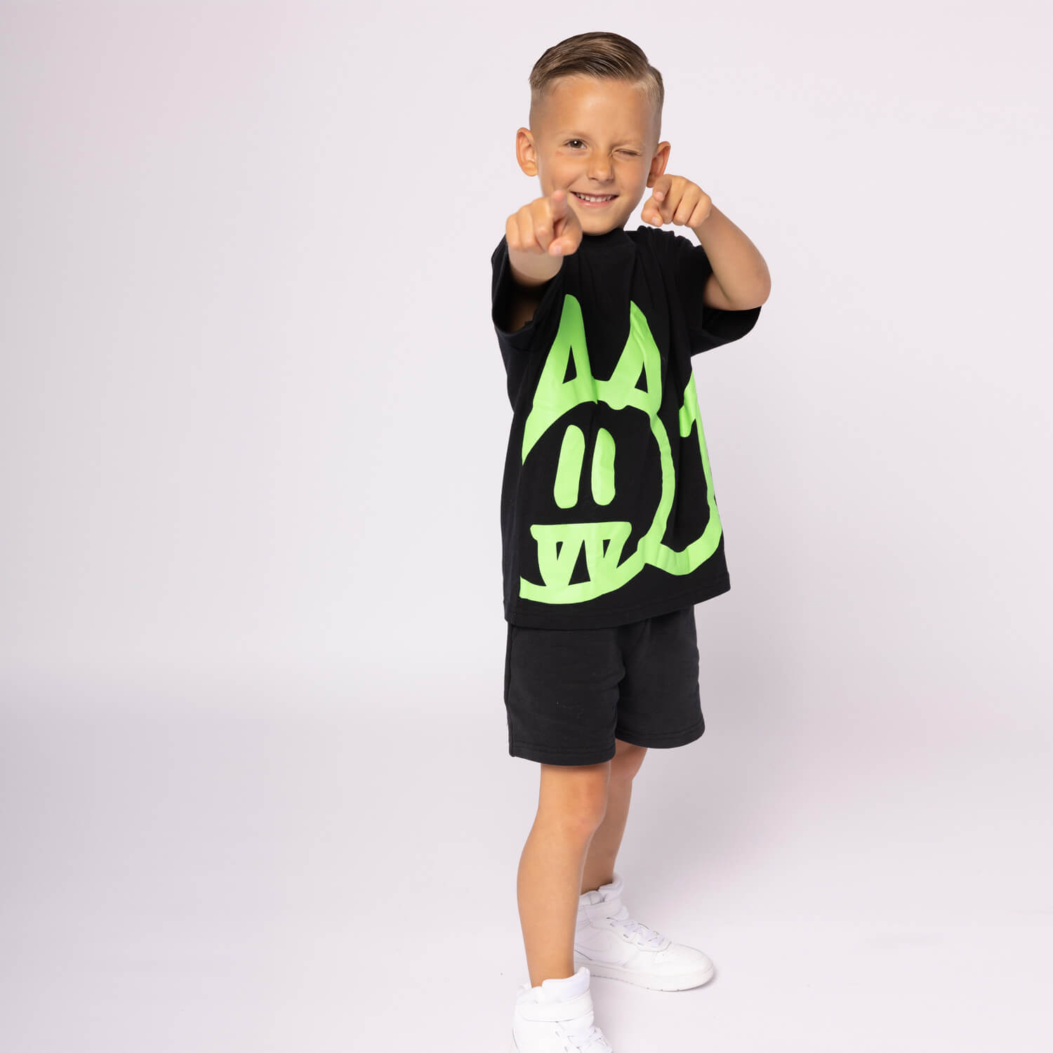 تي شيرت "شقي".