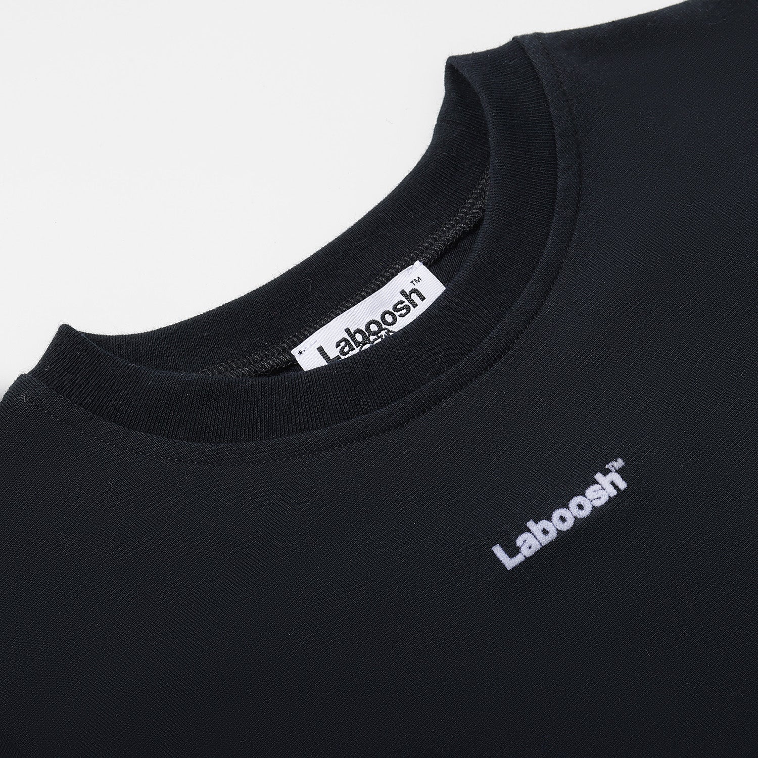 تي شيرت "THE" فائق النعومة مصنوع من القطن بنسبة 100%