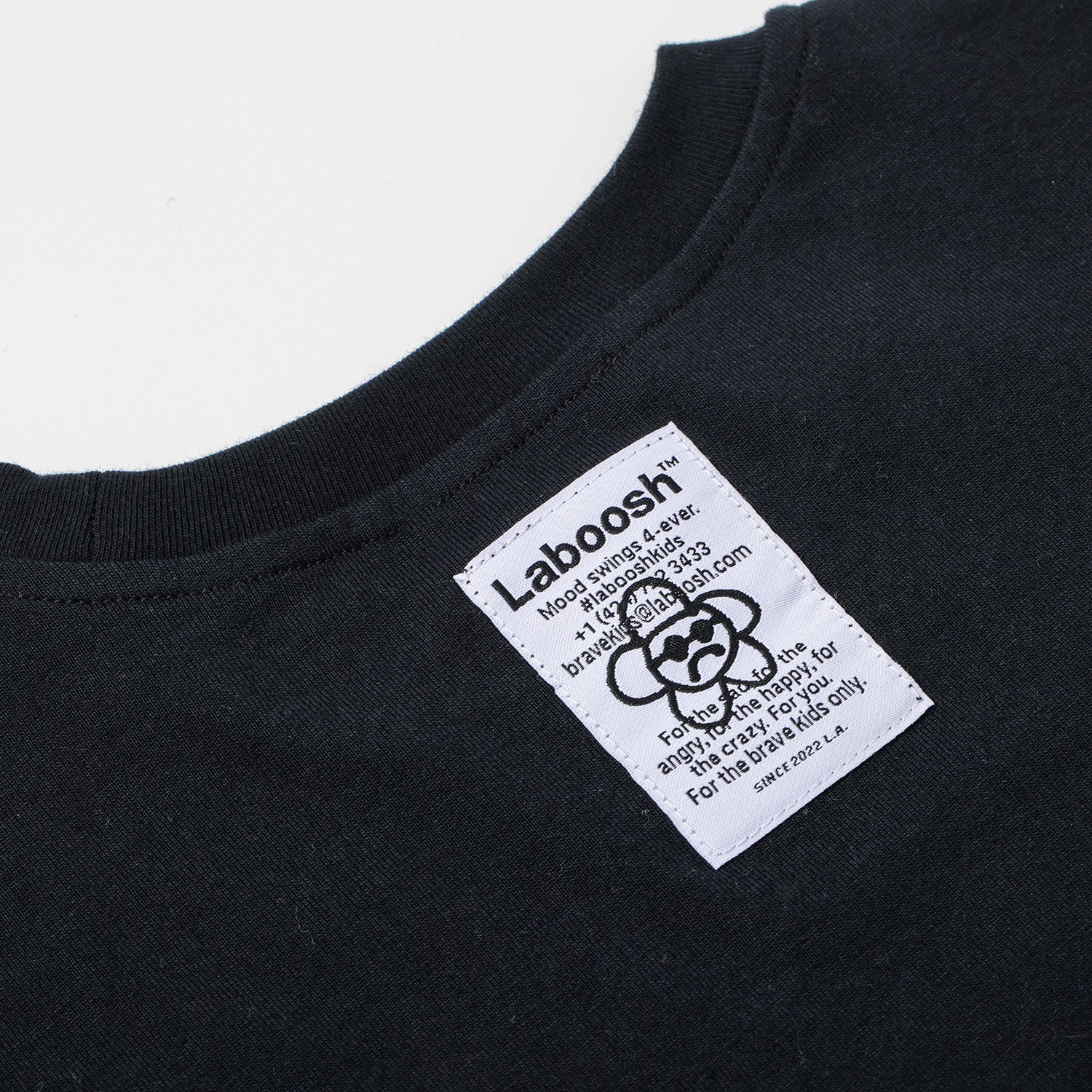 تي شيرت "THE" فائق النعومة مصنوع من القطن بنسبة 100%